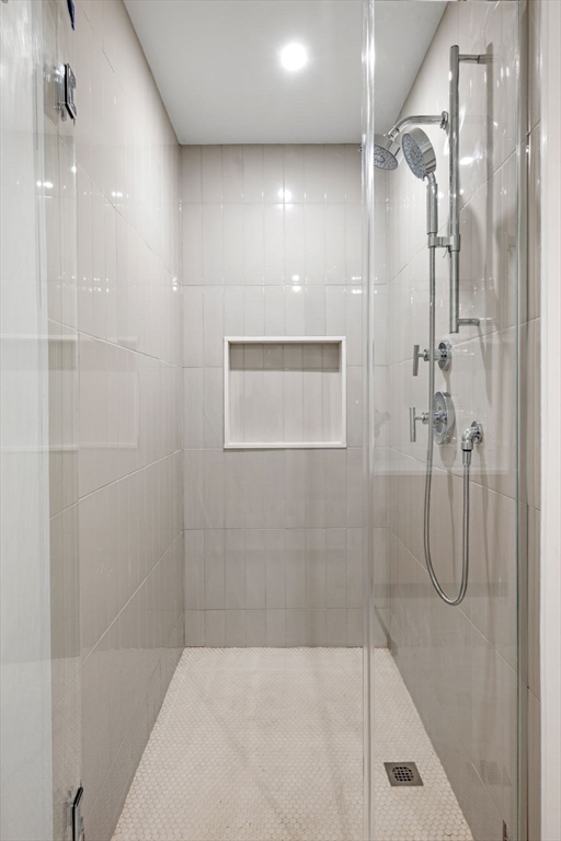 134 Elm Street, Unit 134 Marblehead, MA 01945 - Photo 28 of 38 a bathroom with a shower