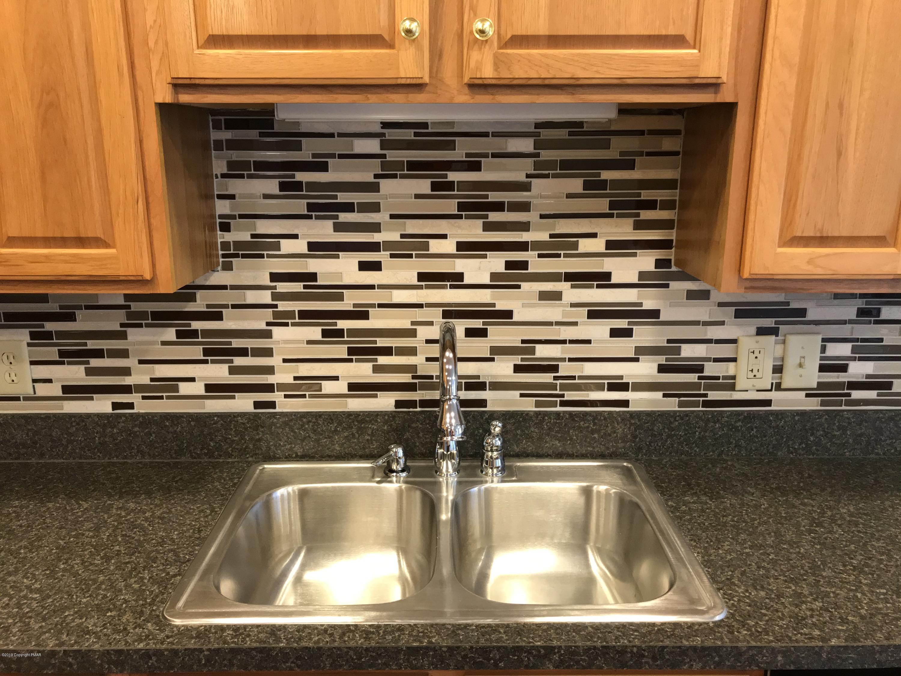 8148 Mayfair Road Tobyhanna, PA 18466 - Photo 14 of 31 Kitchen4