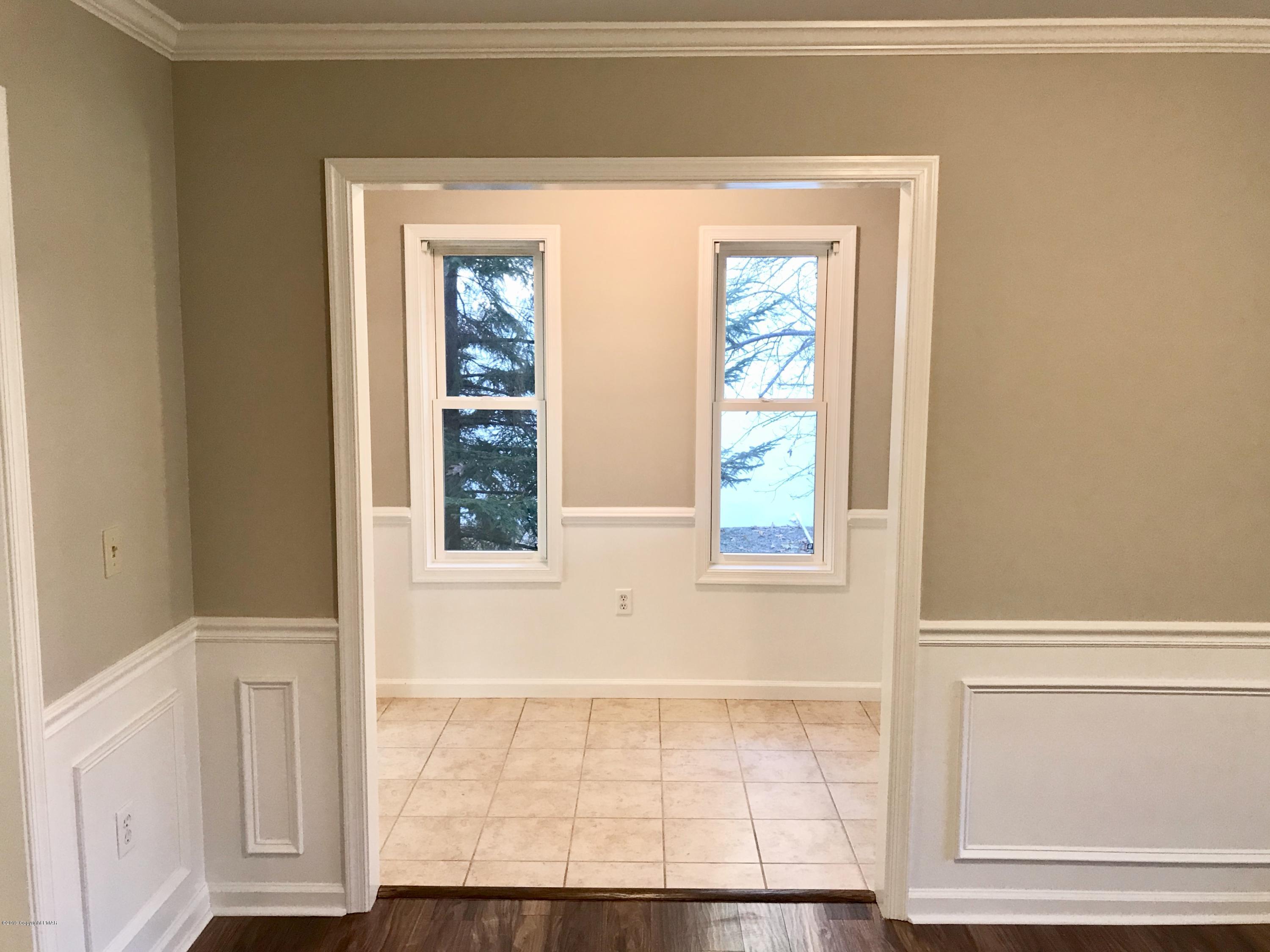 8148 Mayfair Road Tobyhanna, PA 18466 - Photo 9 of 31 Living3