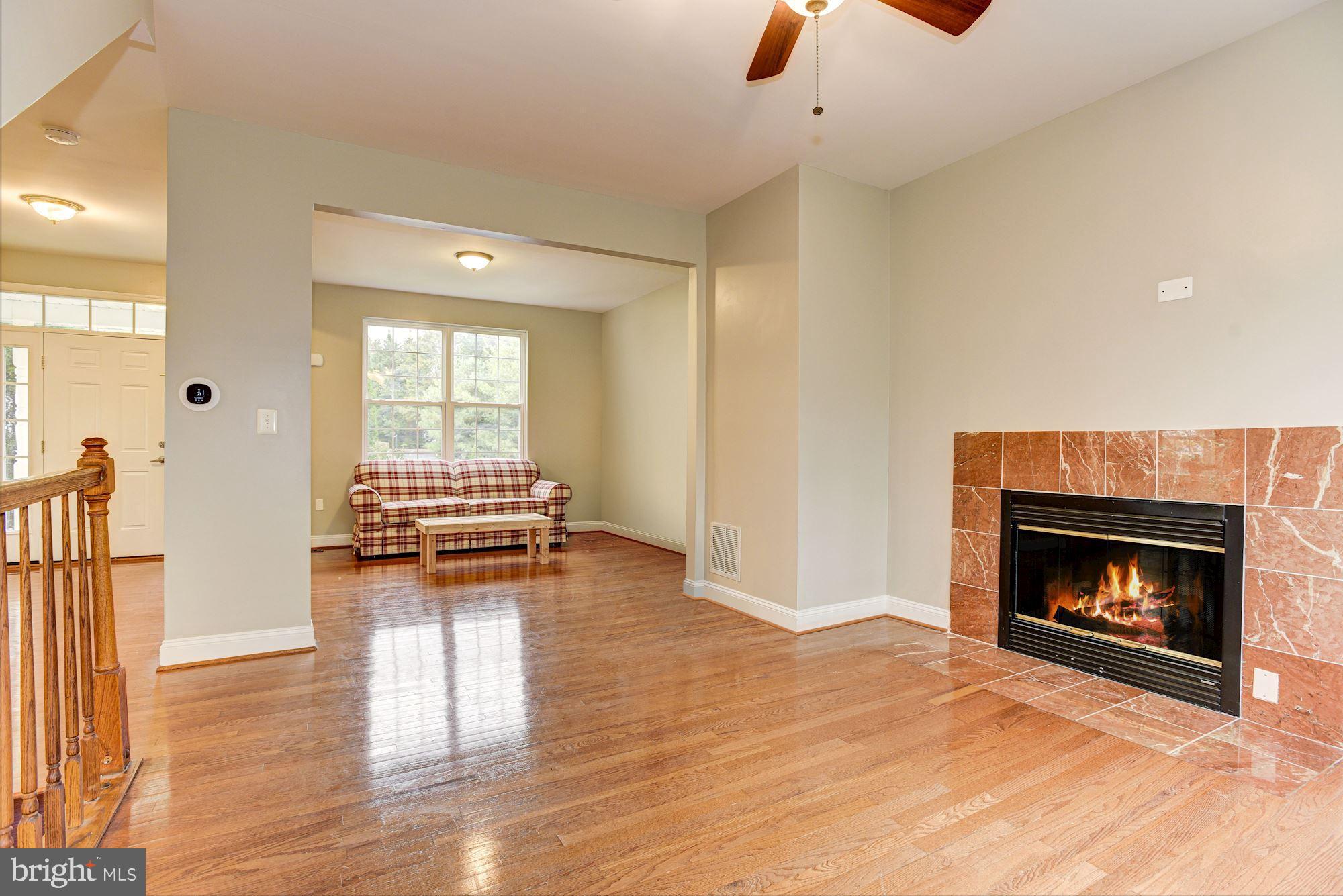 9406 Guilford Road Columbia, MD 21046 - Photo 5 of 35 Living Room