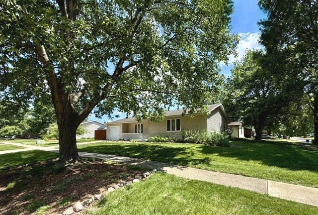 2707 Worcester Drive Champaign, IL 61821 - Photo 3 of 176