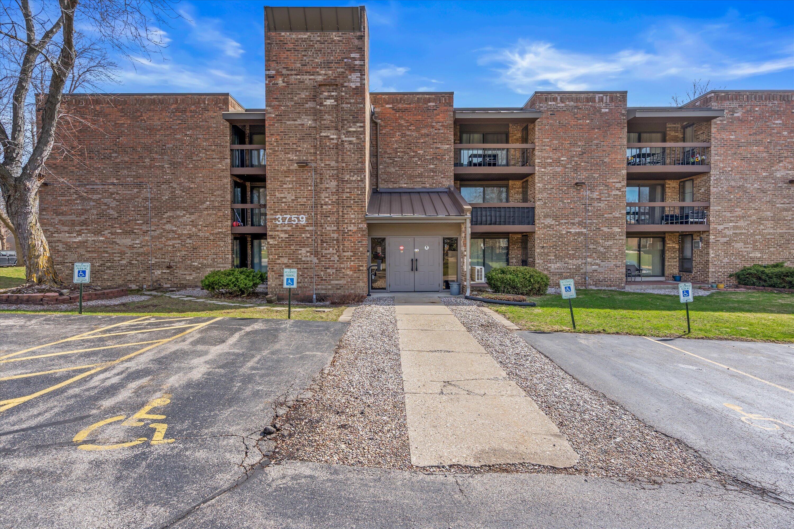 3759 North 88th Street, Unit 105 Milwaukee, WI 53222 - Photo 28 of 34 31-DSC09542