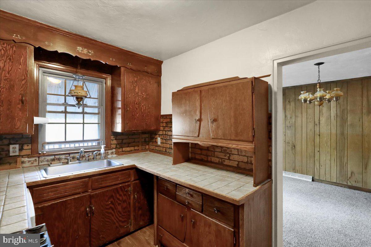 203 Sycamore Road Reading, PA 19611 - Photo 8 of 27