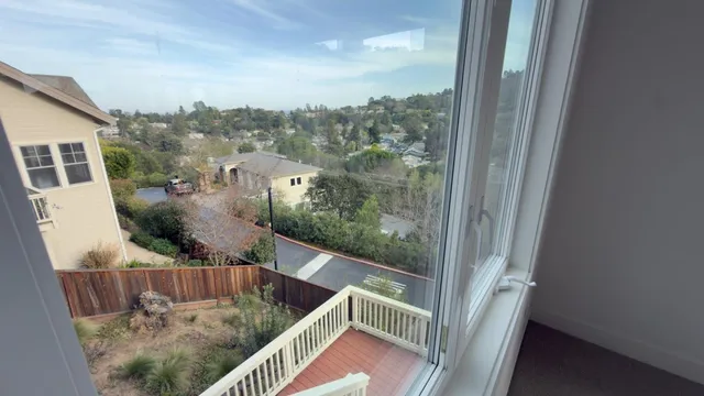 a view of entryway with bathroom