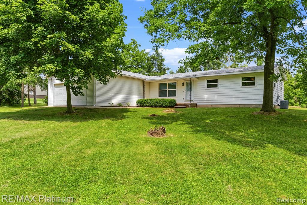 8370 West Rolston Road Linden, MI 48451 - Photo 4 of 37 Gallery Image 4