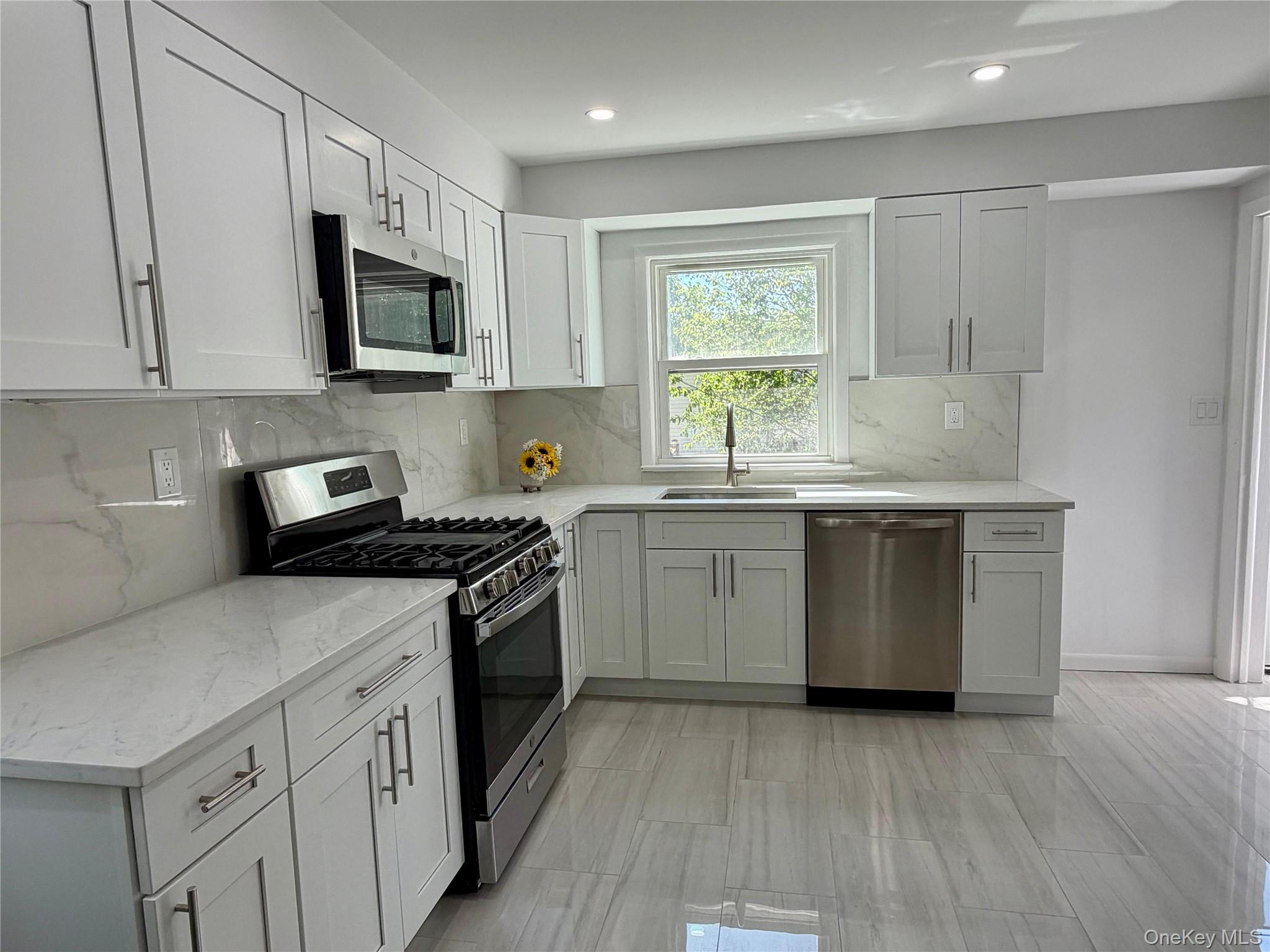 28 Quaspeak Road Congers, NY 10920 - Photo 4 of 23