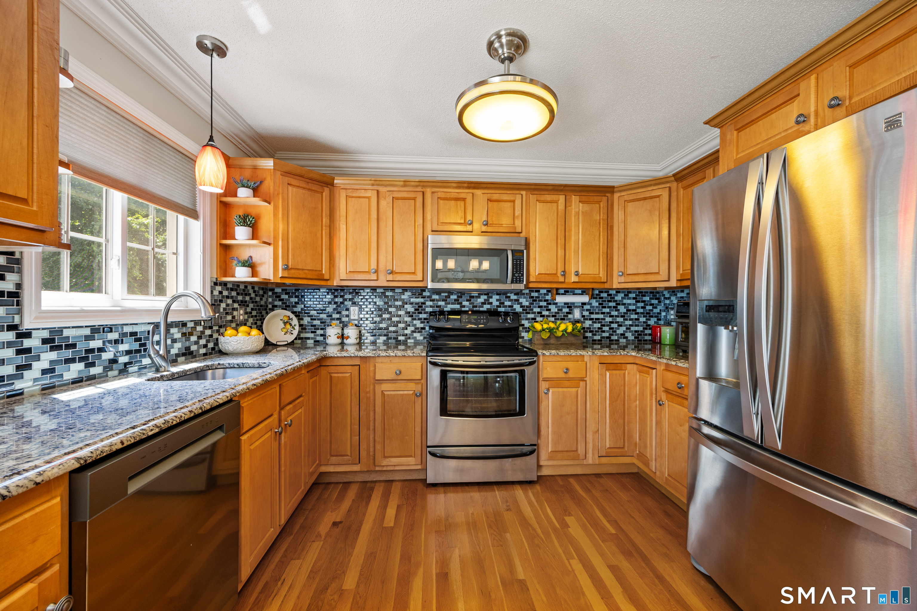 119 Taft Pointe, Unit 3 Waterbury, CT 06708 - Photo 9 of 29 Granite counter tops/stainless appliances