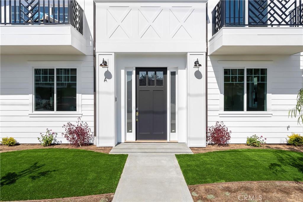 2317 Vanderbilt Lane, Unit A Redondo Beach, CA 90278 - Photo 18 of 39 a view of a house with small garden