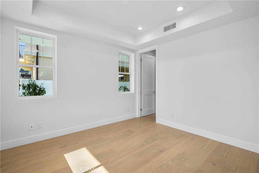 2317 Vanderbilt Lane, Unit A Redondo Beach, CA 90278 - Photo 34 of 39 an empty room with windows