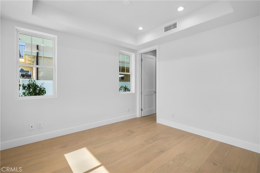 2317 Vanderbilt Lane, Unit A Redondo Beach, CA 90278 - Photo 35 of 39 an empty room with windows