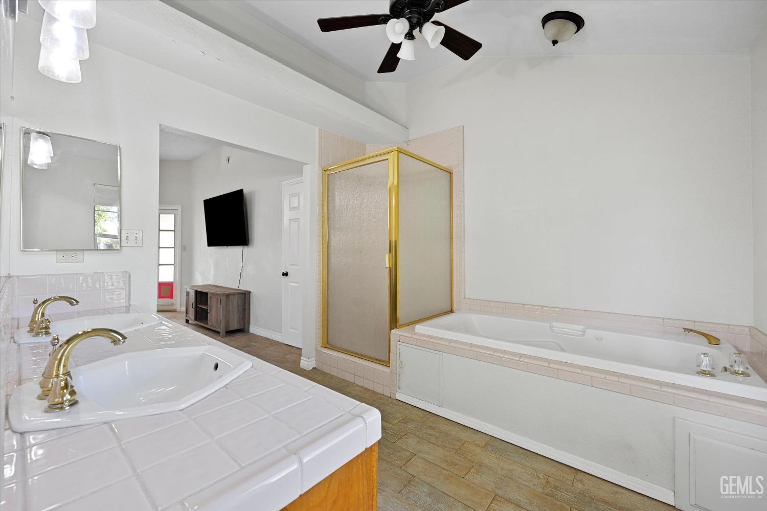 Undisclosed Address Bakersfield, CA 93308 - Photo 28 of 48 a bathroom with a bathtub a sink and a mirror
