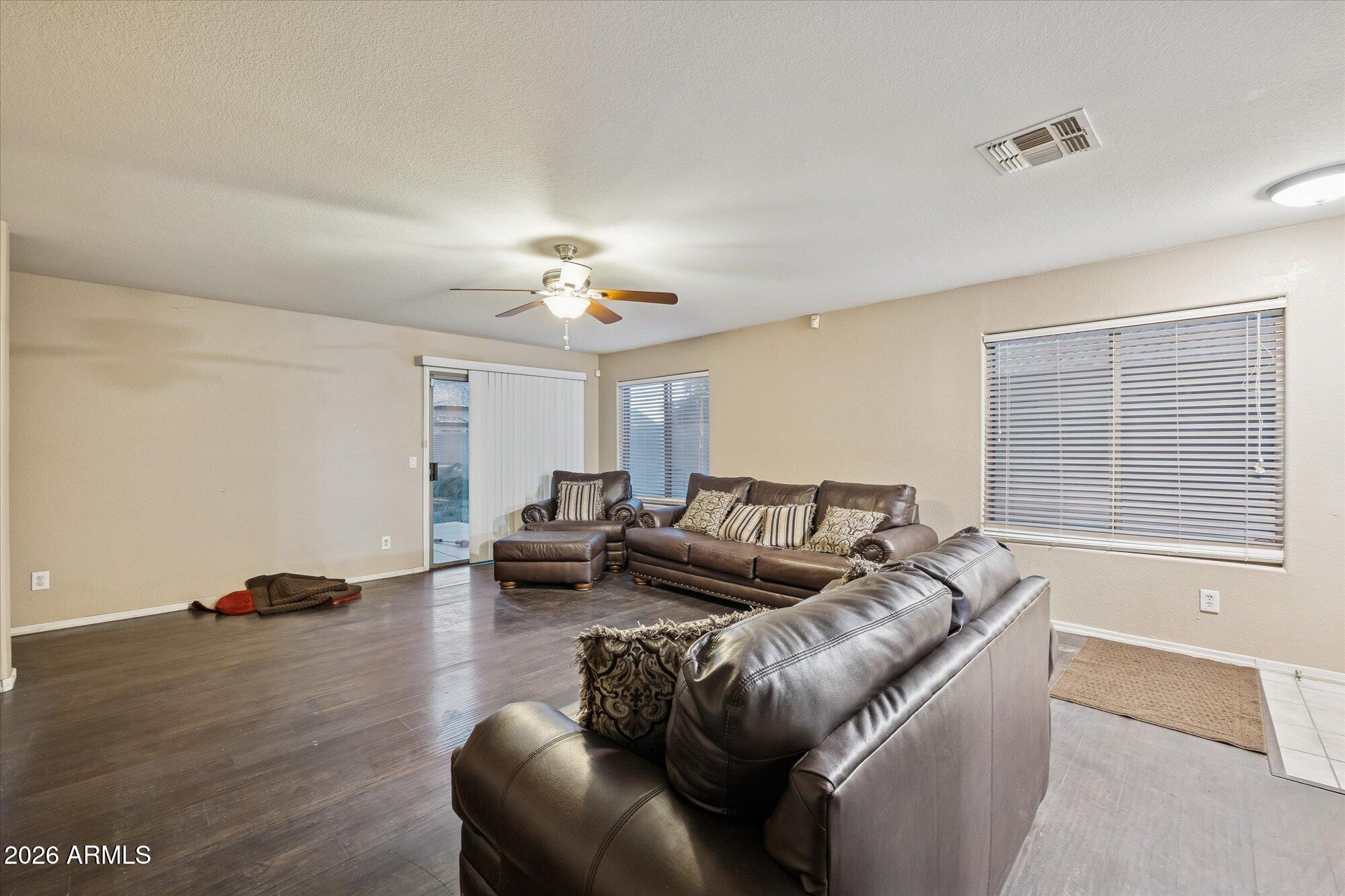 2233 West Alta Vista Road Phoenix, AZ 85041 - Photo 4 of 22 06-P1134611