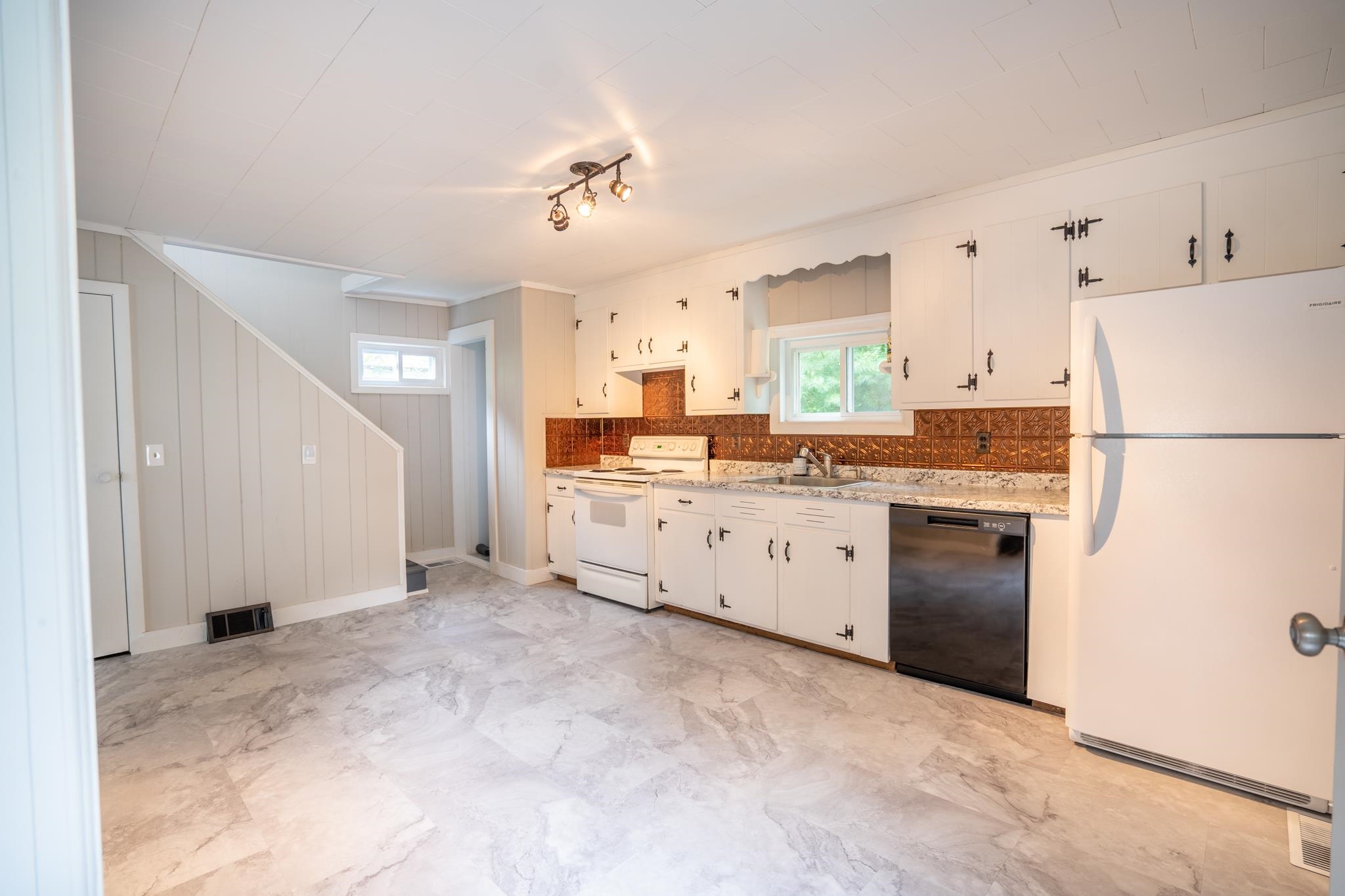 28 Pleasant Street Derry, NH 03038 - Photo 15 of 19 Gallery Image 15