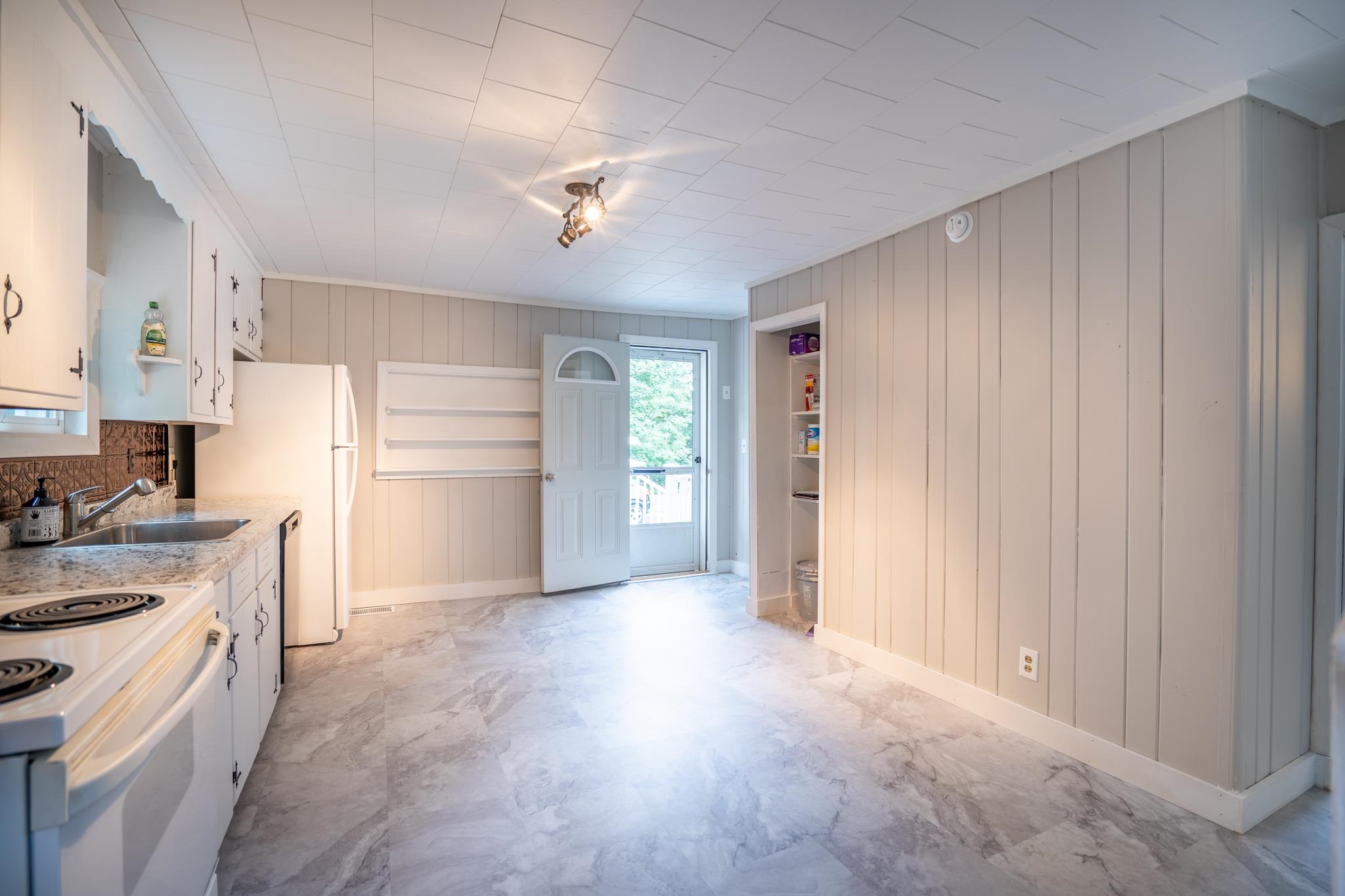 28 Pleasant Street Derry, NH 03038 - Photo 16 of 19 Gallery Image 16