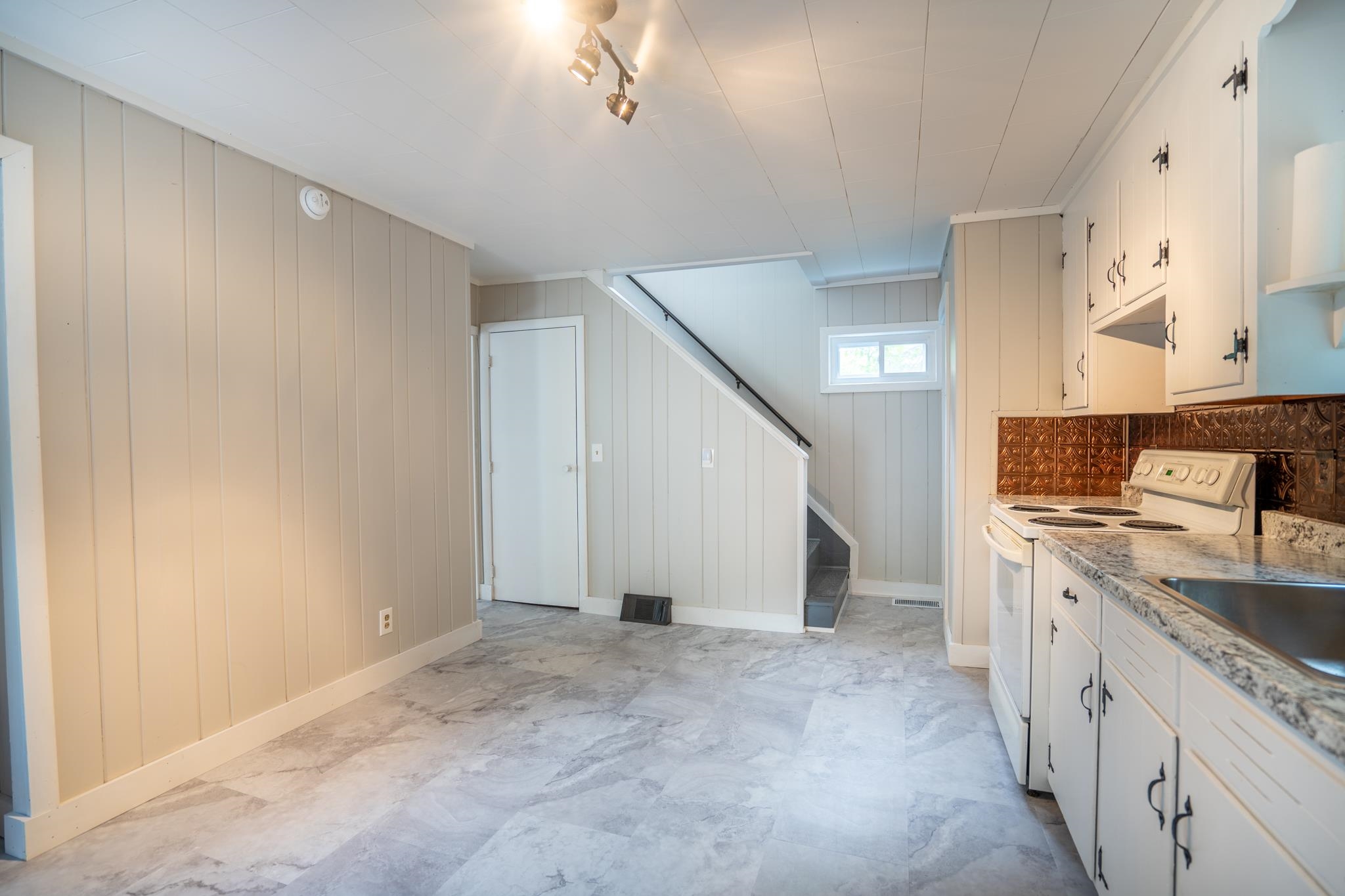 28 Pleasant Street Derry, NH 03038 - Photo 18 of 19 Gallery Image 18