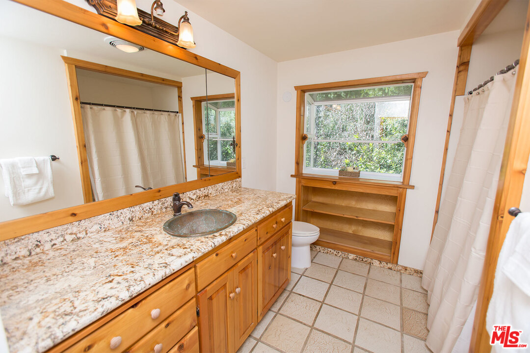 33046 Decker School Road Malibu, CA 90265 - Photo 11 of 13 Gallery Image 11