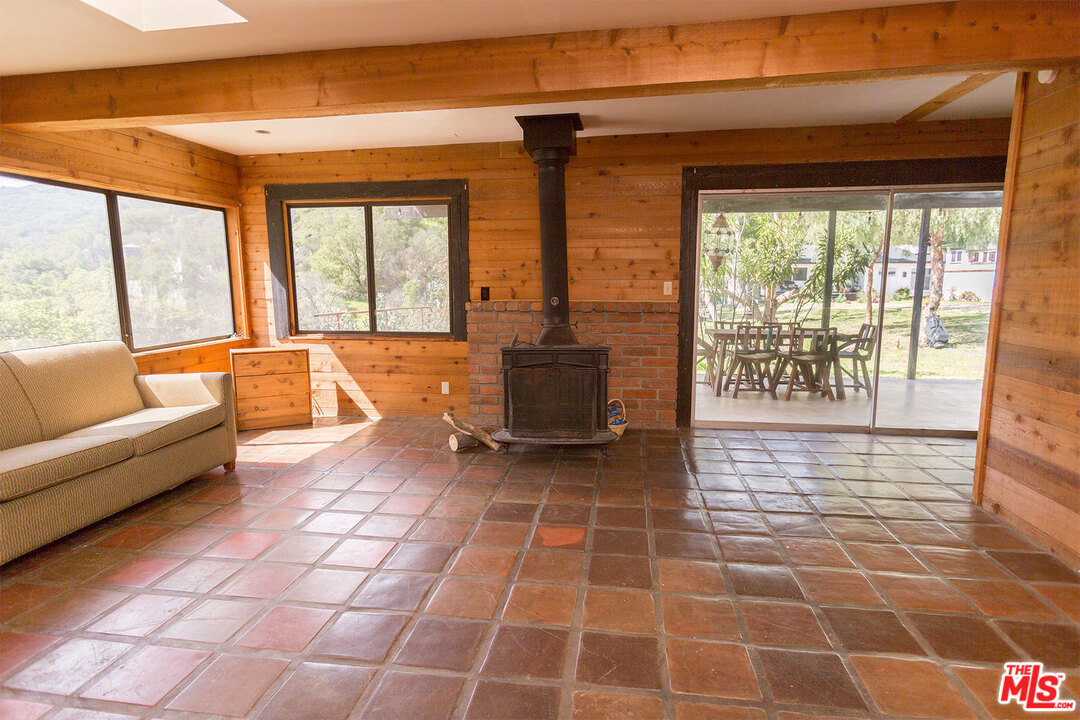 33046 Decker School Road Malibu, CA 90265 - Photo 9 of 13 Gallery Image 9