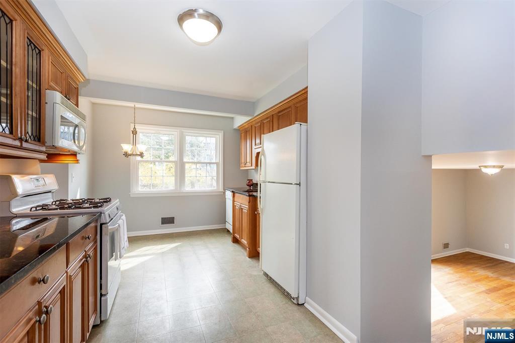 43 Forest Road Cedar Grove, NJ 07009 - Photo 11 of 23