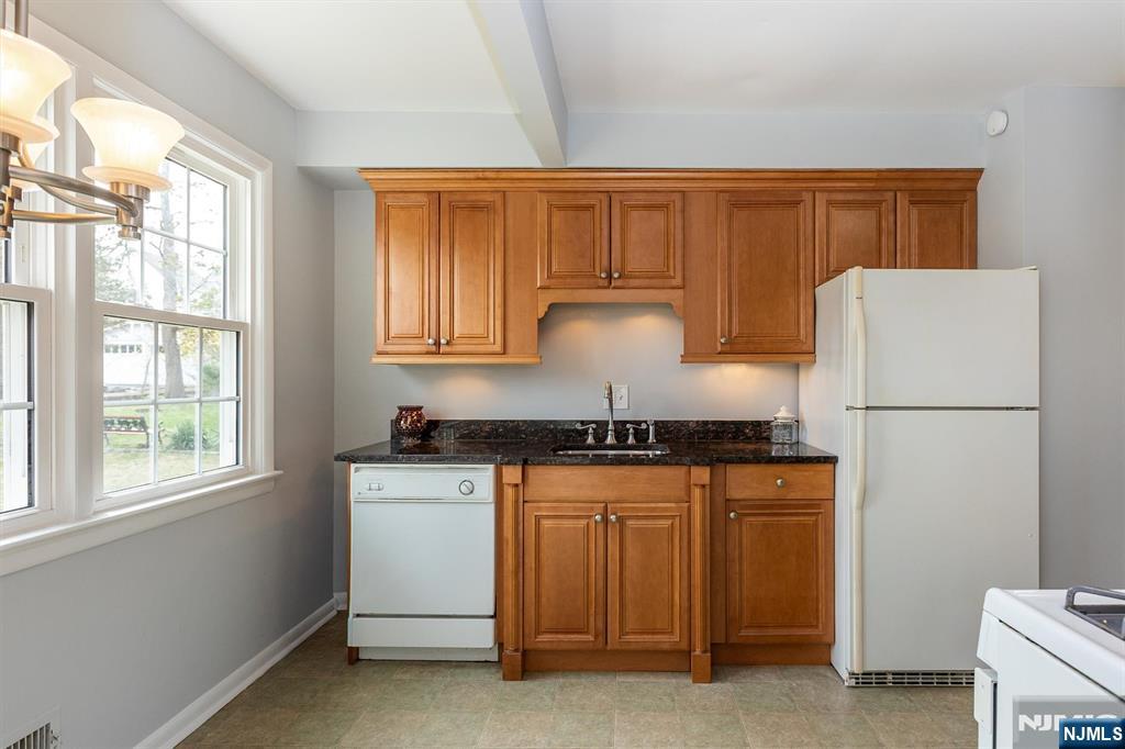 43 Forest Road Cedar Grove, NJ 07009 - Photo 12 of 23