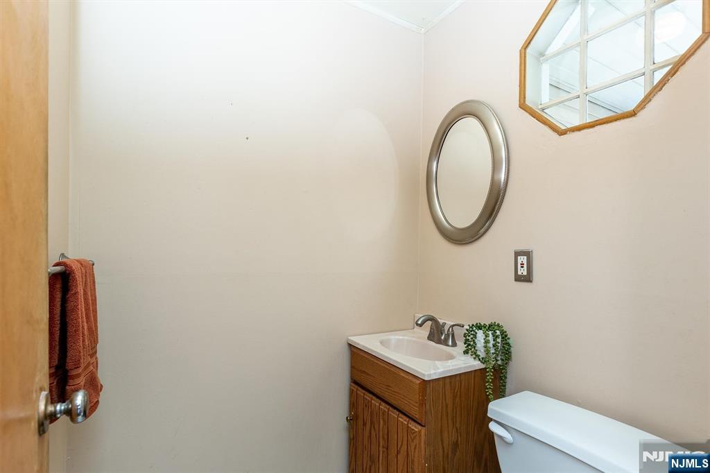 43 Forest Road Cedar Grove, NJ 07009 - Photo 14 of 23