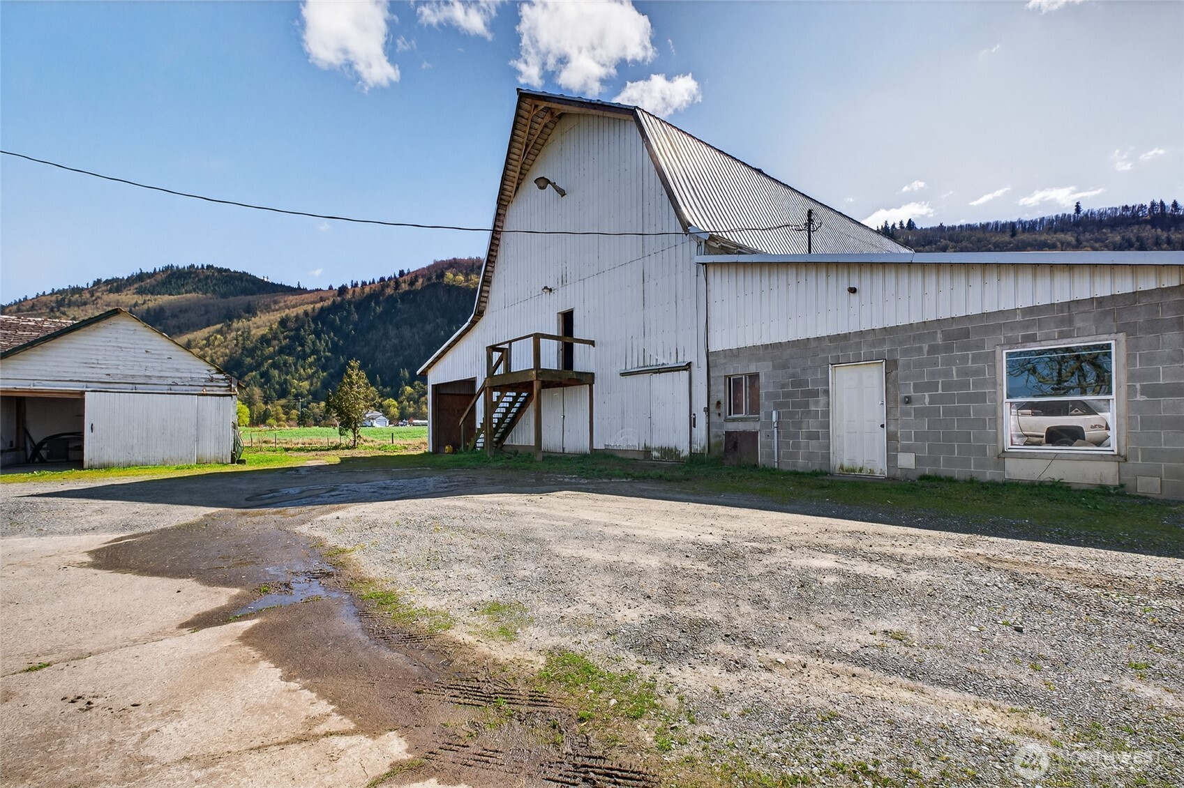 5419 Hillview Road Sumas, WA 98295 - Photo 8 of 38