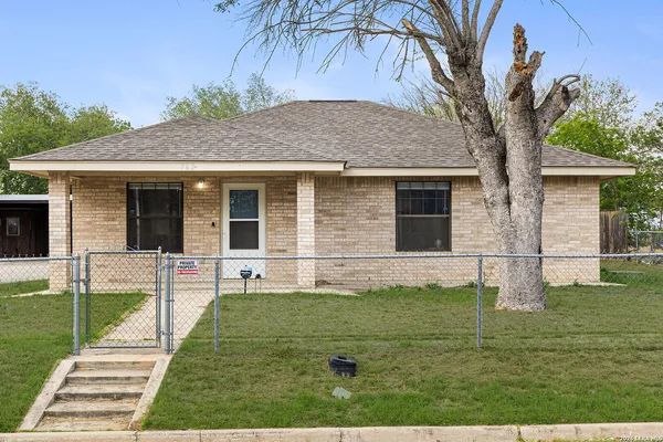 $185,000 | 762 Avenue F, Poteet, TX 78065