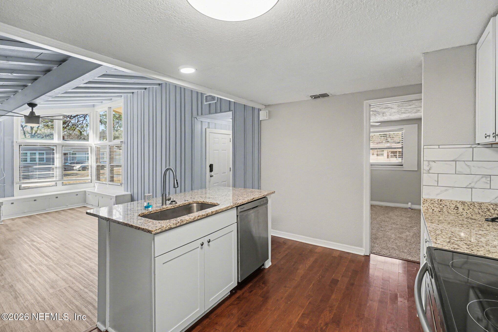1113 Fountain Road Jacksonville, FL 32205 - Photo 8 of 15 008_file_7057