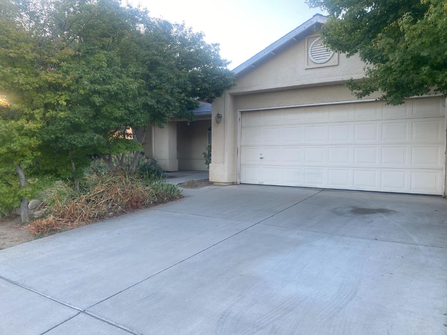 609 Merlot Avenue Madera, CA 93637 - Photo 2 of 45 a view of a garage