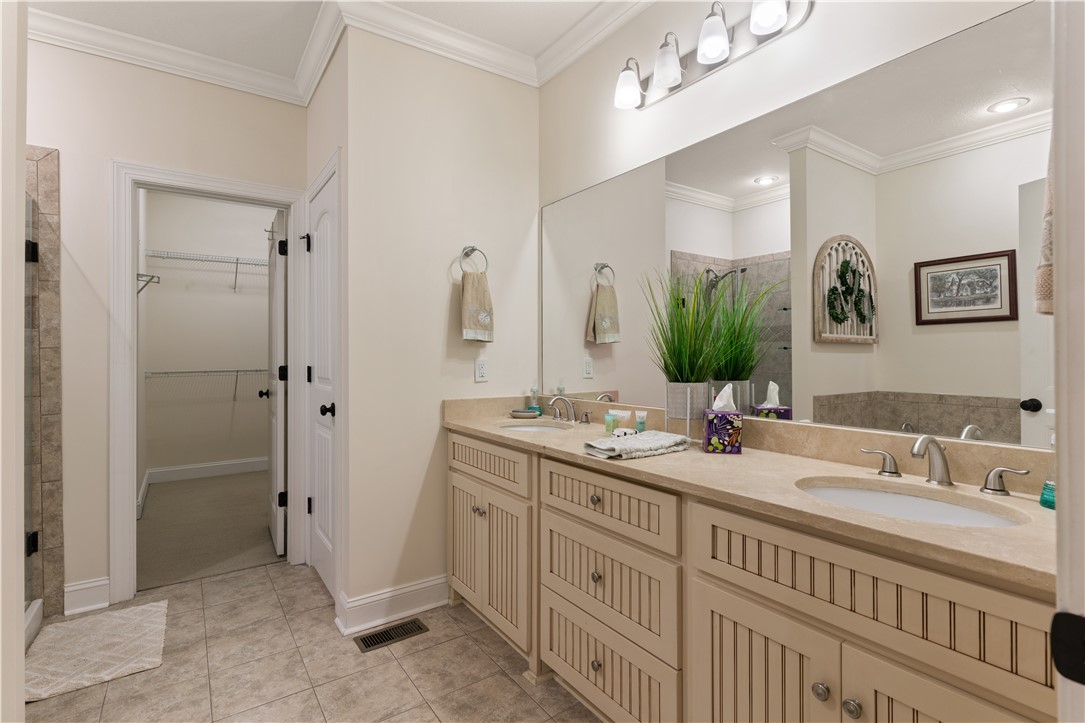 504 Reserve Lane St. Simons Island, GA 31522 - Photo 11 of 18 primary bathroom