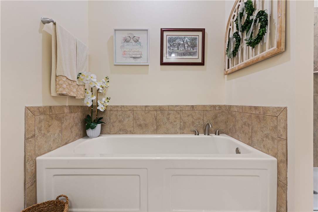 504 Reserve Lane St. Simons Island, GA 31522 - Photo 12 of 18 primary bathroom