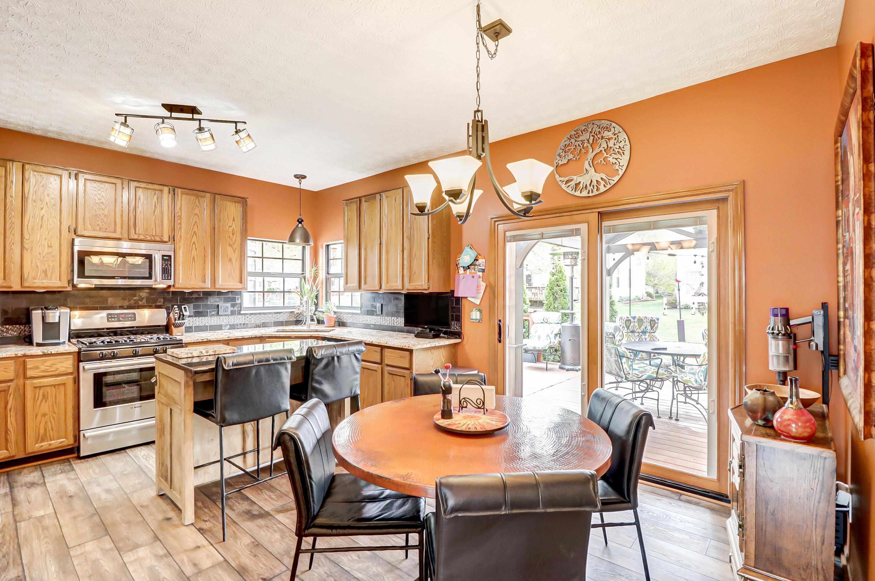 2376 Willis Road Dublin, OH 43016 - Photo 15 of 40 Kitchen & Eating Space
