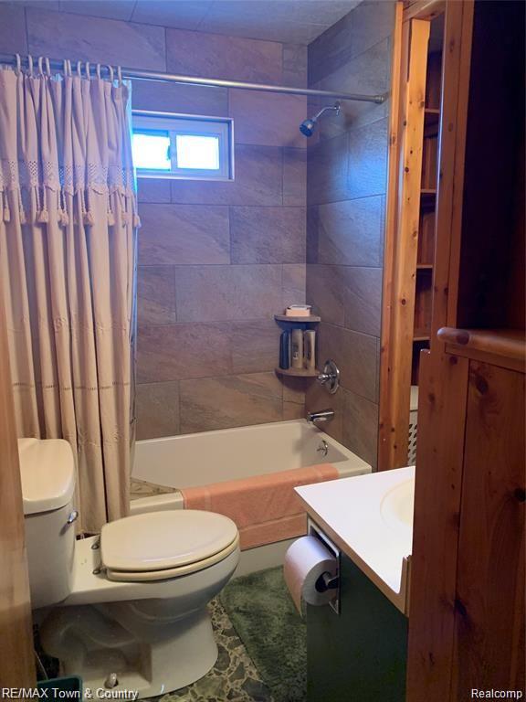 5483 West Frances Road Clio, MI 48420 - Photo 13 of 23 fran bath2.jpg