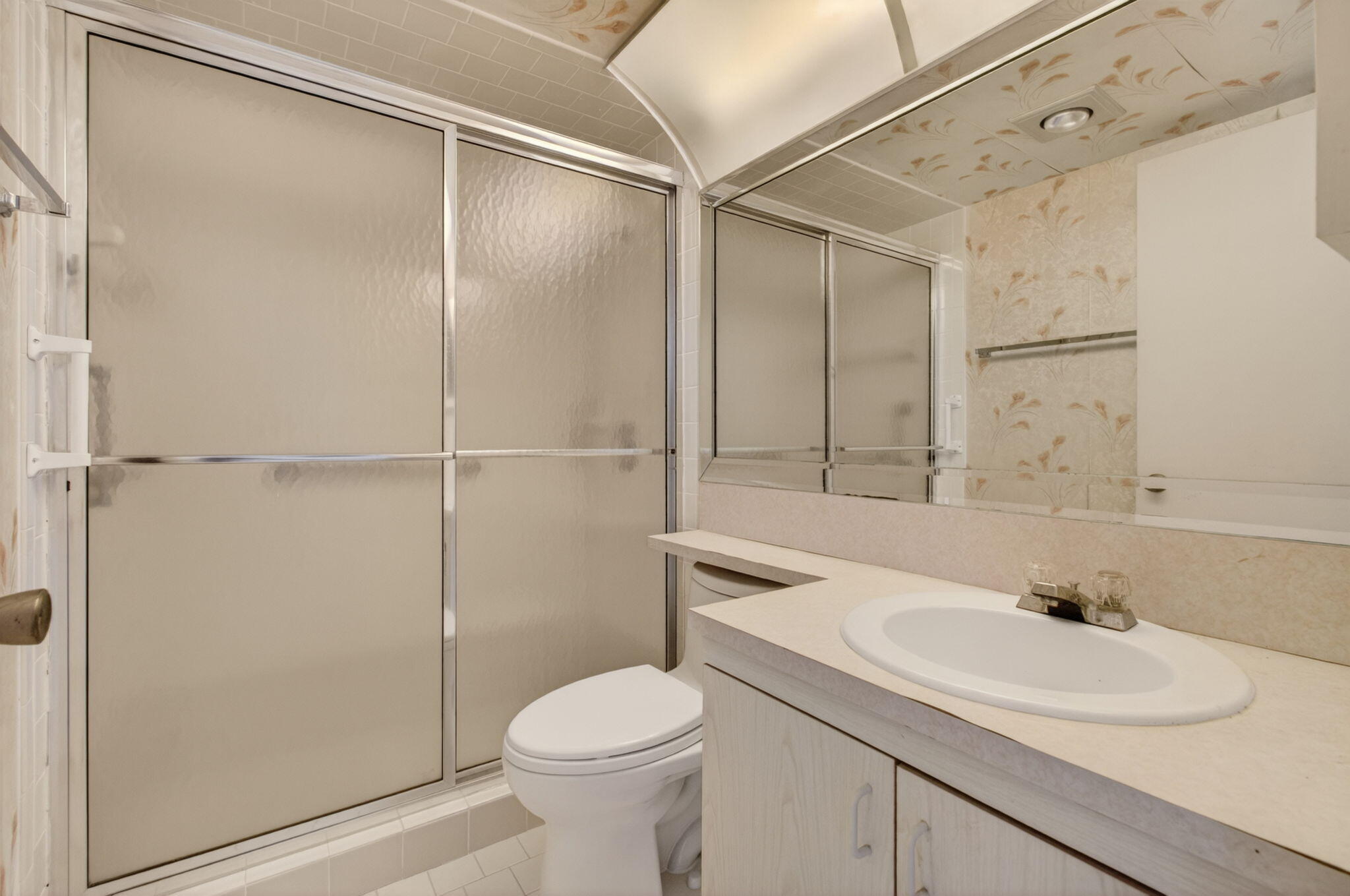 4059 Guildford East Boca Raton, FL 33434 - Photo 24 of 101 29-web-or-mls-DSC_8035