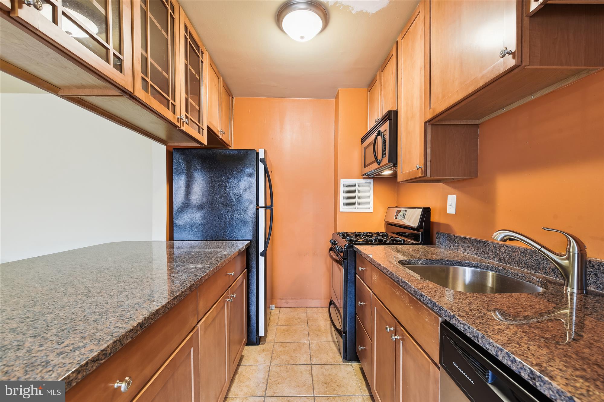 8601 Manchester Road, Unit 313 Silver Spring, MD 20901 - Photo 29 of 87 Kitchen w/stainless appliances