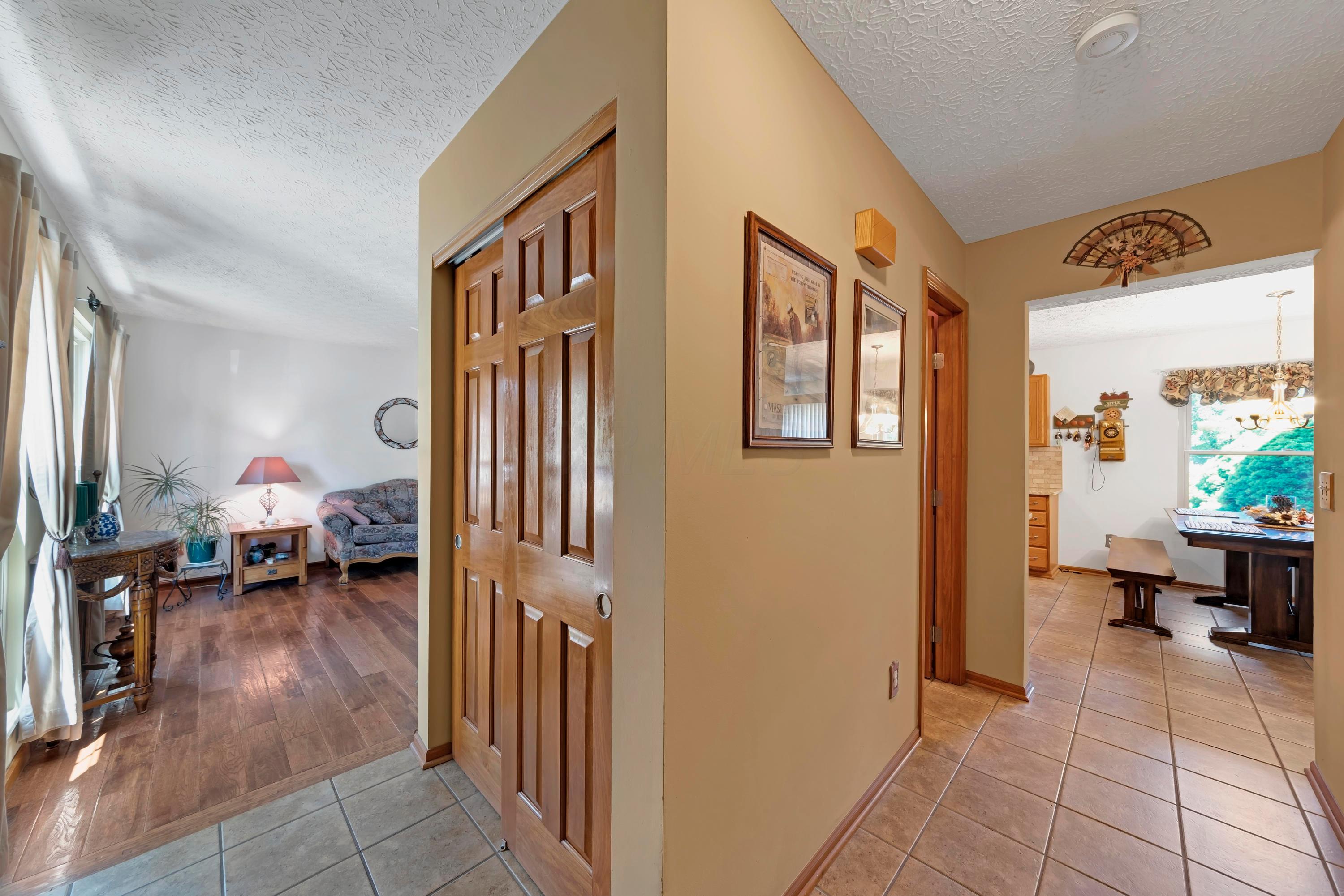 5658 Wilcox Road Dublin, OH 43016 - Photo 8 of 33 Gallery Image 8