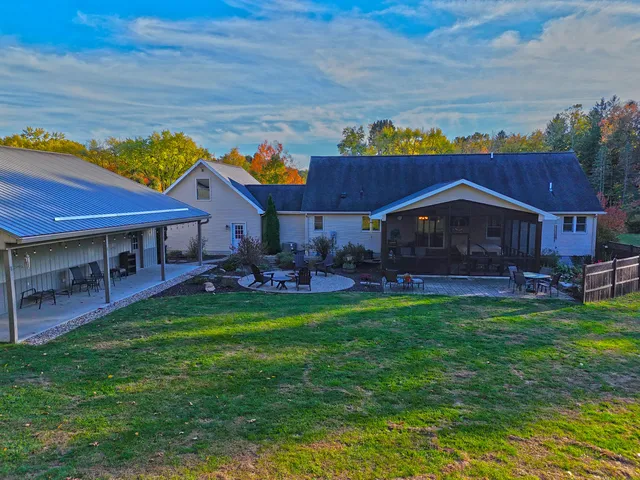 $529,900 | 33262 56th Avenue, Paw Paw, MI 49079