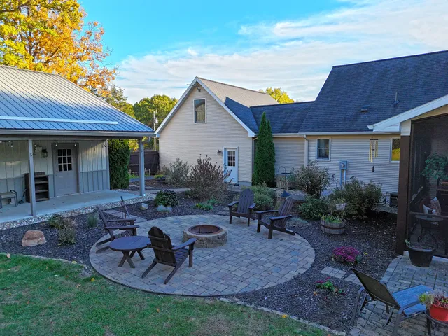 $529,900 | 33262 56th Avenue, Paw Paw, MI 49079