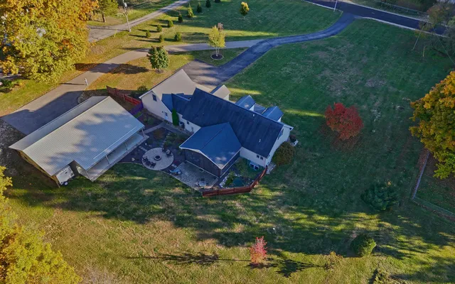 $529,900 | 33262 56th Avenue, Paw Paw, MI 49079