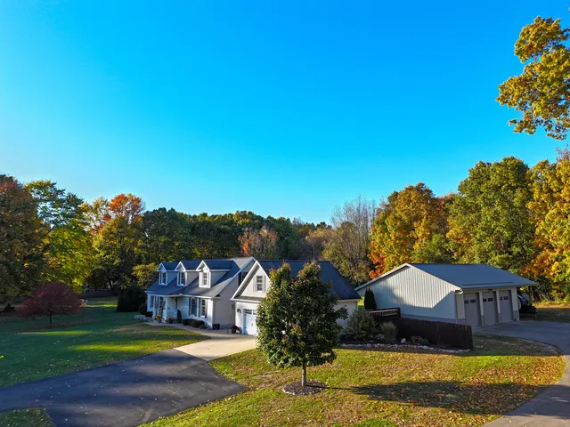 $529,900 | 33262 56th Avenue, Paw Paw, MI 49079