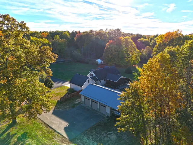 $529,900 | 33262 56th Avenue, Paw Paw, MI 49079