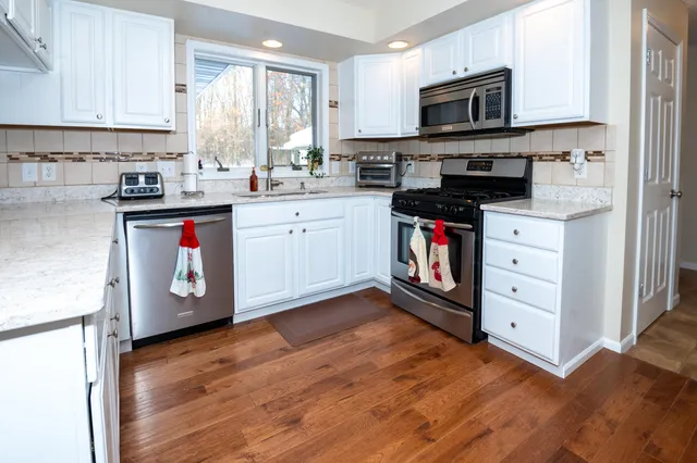 $529,900 | 33262 56th Avenue, Paw Paw, MI 49079