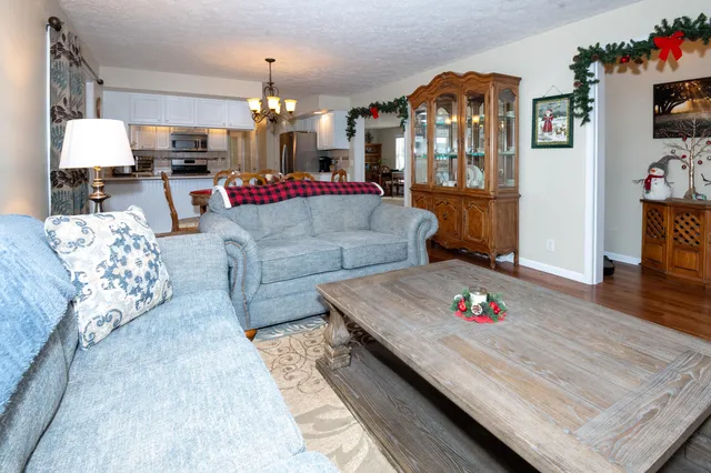 $529,900 | 33262 56th Avenue, Paw Paw, MI 49079