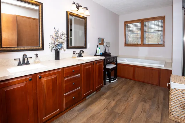 $529,900 | 33262 56th Avenue, Paw Paw, MI 49079