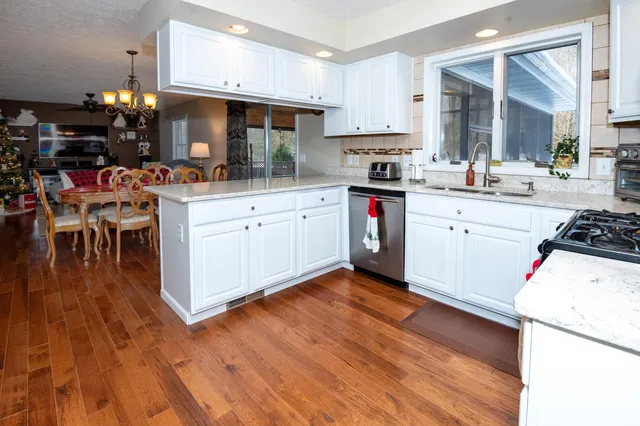 $529,900 | 33262 56th Avenue, Paw Paw, MI 49079