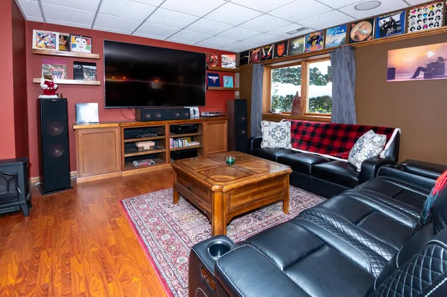 $529,900 | 33262 56th Avenue, Paw Paw, MI 49079