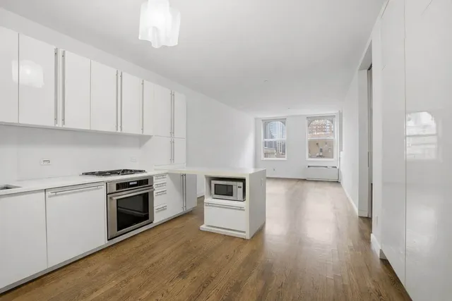 $1,500,000 | 60 West 20th Street, Unit 6G | Flatiron