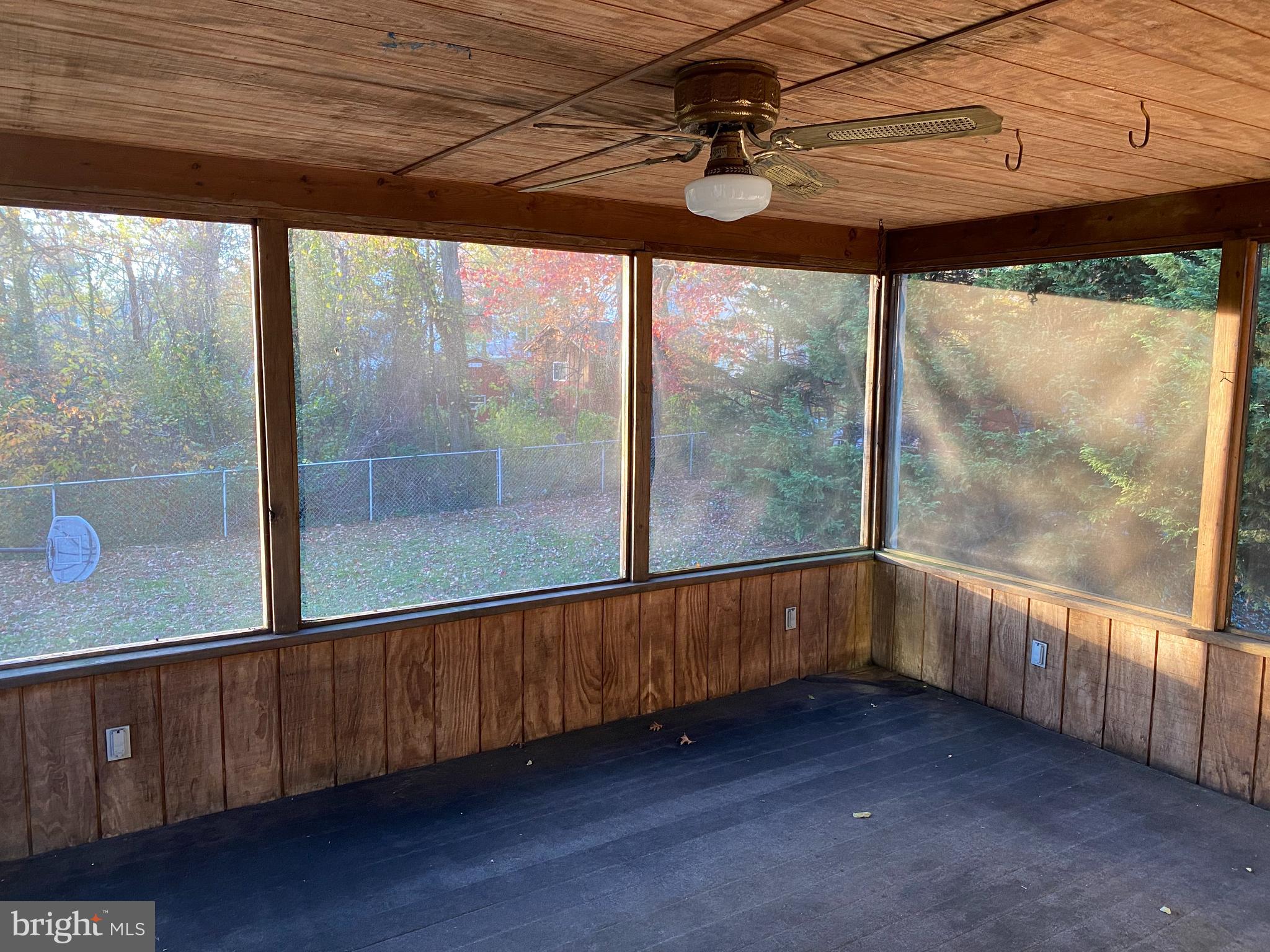 712 Kent Avenue Baltimore, MD 21228 - Photo 11 of 30 Screen Porch