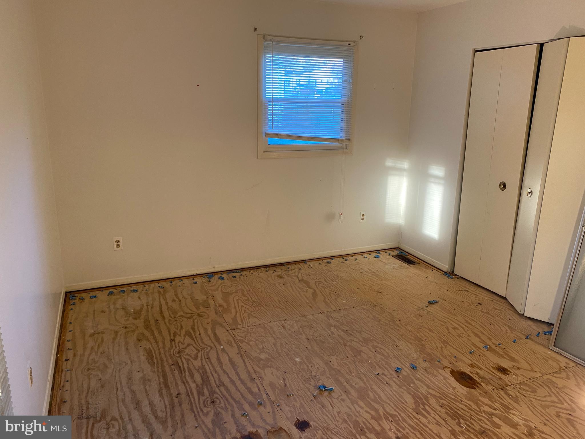 712 Kent Avenue Baltimore, MD 21228 - Photo 13 of 30 Master Bedroom