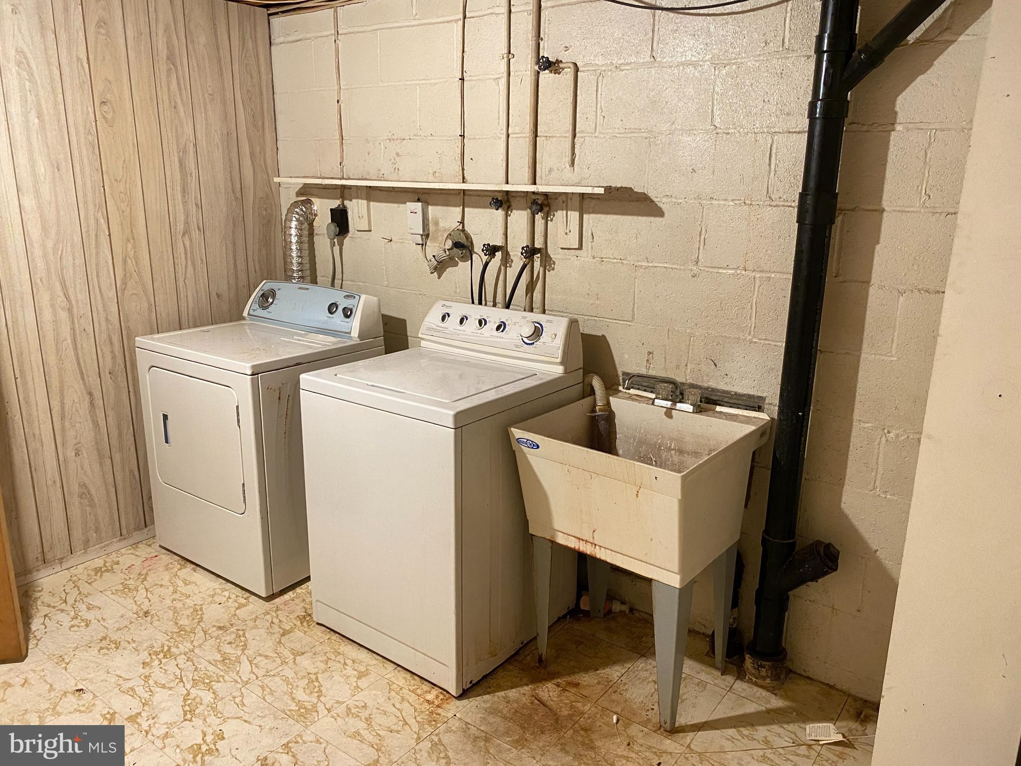 712 Kent Avenue Baltimore, MD 21228 - Photo 22 of 30 Laundry Room