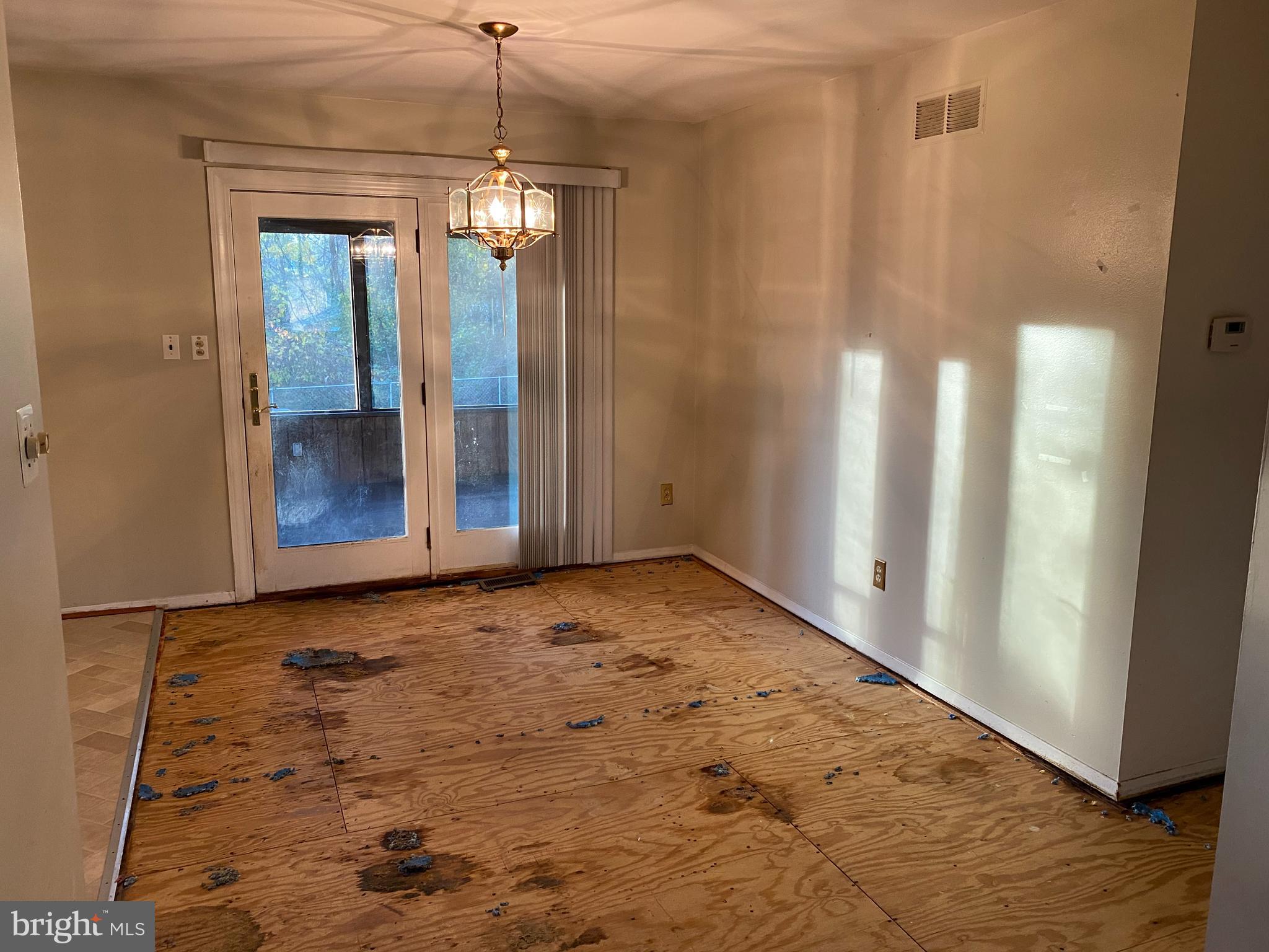 712 Kent Avenue Baltimore, MD 21228 - Photo 6 of 30 Dining Room